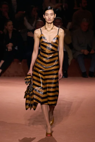 Look 64